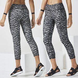 Fabletics Capri in Abstract Print